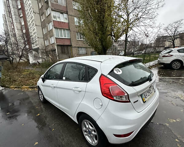 Білий Форд Фієста, об'ємом двигуна 1.5 л та пробігом 135 тис. км за 9000 $, фото 1 на Automoto.ua