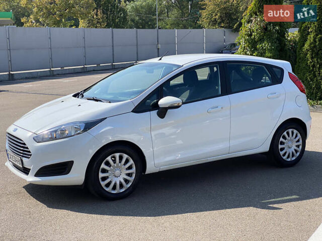 Білий Форд Фієста, об'ємом двигуна 1.5 л та пробігом 218 тис. км за 5900 $, фото 2 на Automoto.ua