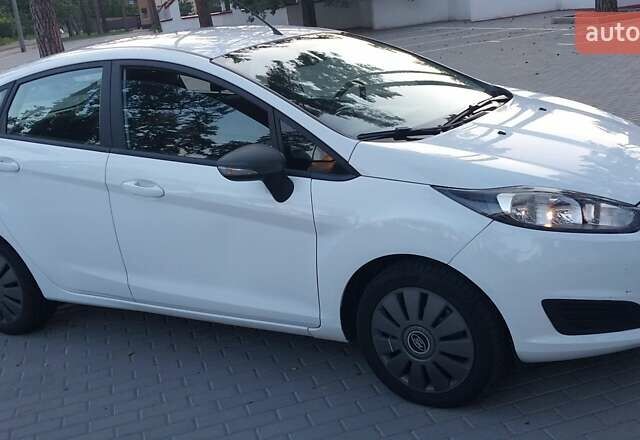 Білий Форд Фієста, об'ємом двигуна 1 л та пробігом 91 тис. км за 8700 $, фото 2 на Automoto.ua