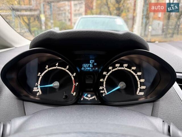 Форд Фиеста 2013 в Днепре (Днепропетровске) на Automoto.ua Белый Форд Фиеста, объемом двигателя 1.24 л и пробегом 132 тыс. км за 5700 $, фото 21 на Automoto.ua