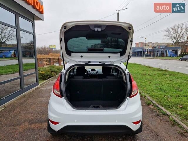 Белый Форд Фиеста, объемом двигателя 1.5 л и пробегом 140 тыс. км за 7000 $, фото 5 на Automoto.ua