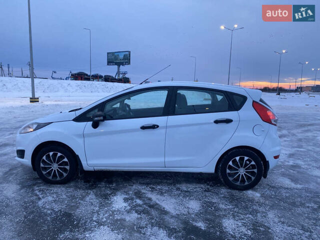 Белый Форд Фиеста, объемом двигателя 1 л и пробегом 200 тыс. км за 4500 $, фото 5 на Automoto.ua
