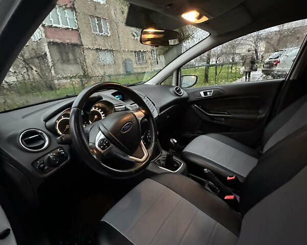 Білий Форд Фієста, об'ємом двигуна 1.5 л та пробігом 135 тис. км за 9000 $, фото 7 на Automoto.ua