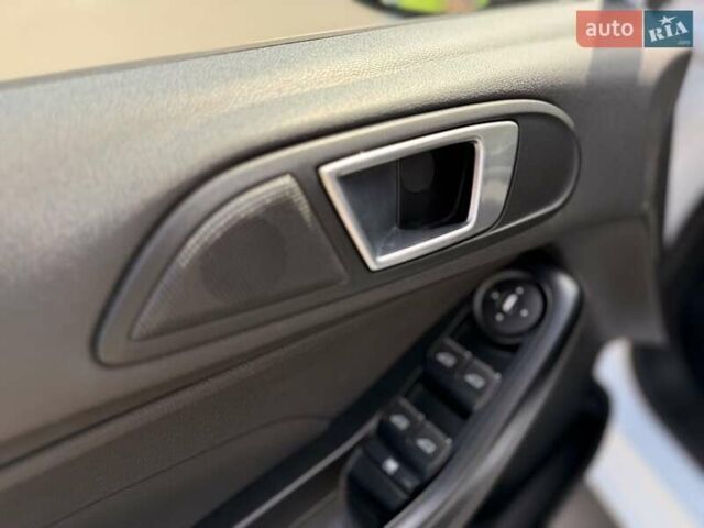 Білий Форд Фієста, об'ємом двигуна 1.5 л та пробігом 110 тис. км за 8500 $, фото 88 на Automoto.ua