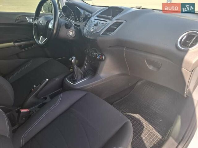 Белый Форд Фиеста, объемом двигателя 1.5 л и пробегом 218 тыс. км за 6999 $, фото 19 на Automoto.ua