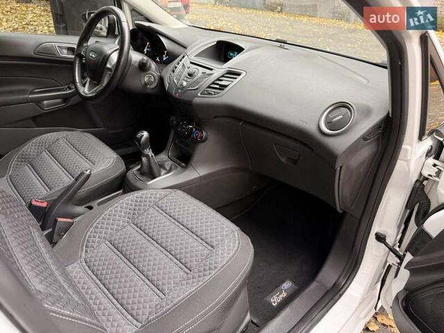 Форд Фиеста 2013 в Днепре (Днепропетровске) на Automoto.ua Белый Форд Фиеста, объемом двигателя 1.24 л и пробегом 132 тыс. км за 5700 $, фото 15 на Automoto.ua