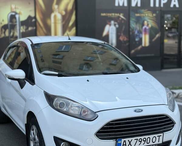 Білий Форд Фієста, об'ємом двигуна 1 л та пробігом 117 тис. км за 8000 $, фото 1 на Automoto.ua