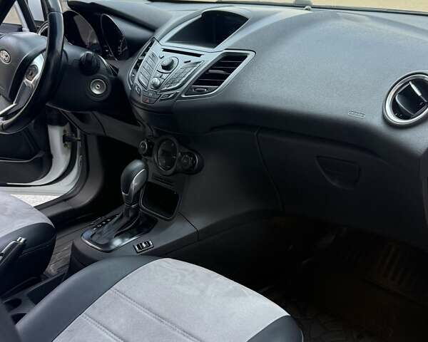 Білий Форд Фієста, об'ємом двигуна 1 л та пробігом 117 тис. км за 8000 $, фото 14 на Automoto.ua