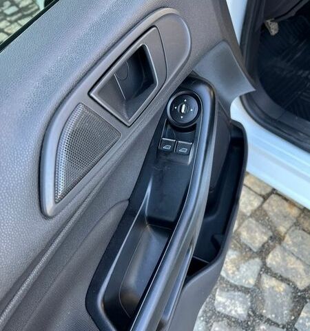 Белый Форд Фиеста, объемом двигателя 1.24 л и пробегом 170 тыс. км за 6000 $, фото 29 на Automoto.ua