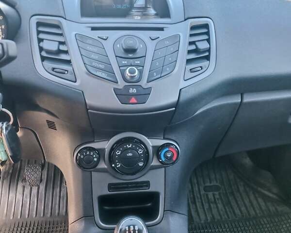 Белый Форд Фиеста, объемом двигателя 1 л и пробегом 69 тыс. км за 7100 $, фото 11 на Automoto.ua