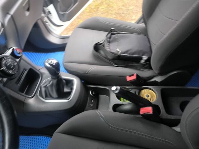 Білий Форд Фієста, об'ємом двигуна 1.5 л та пробігом 190 тис. км за 7625 $, фото 22 на Automoto.ua