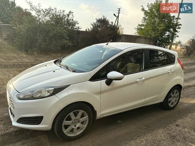 Белый Форд Фиеста, объемом двигателя 1.6 л и пробегом 100 тыс. км за 8400 $, фото 3 на Automoto.ua