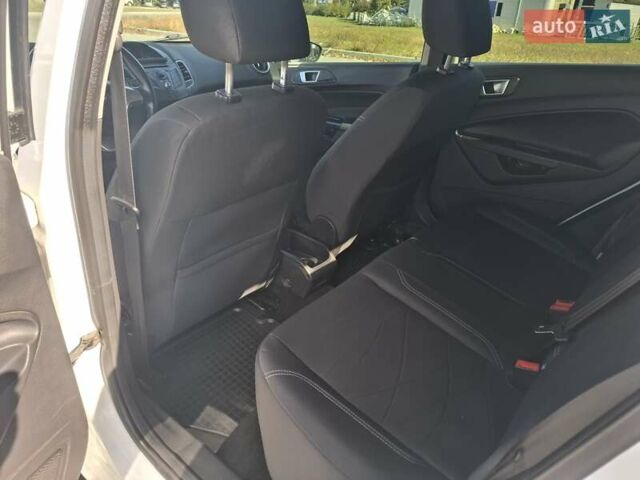 Белый Форд Фиеста, объемом двигателя 1.5 л и пробегом 218 тыс. км за 6999 $, фото 13 на Automoto.ua