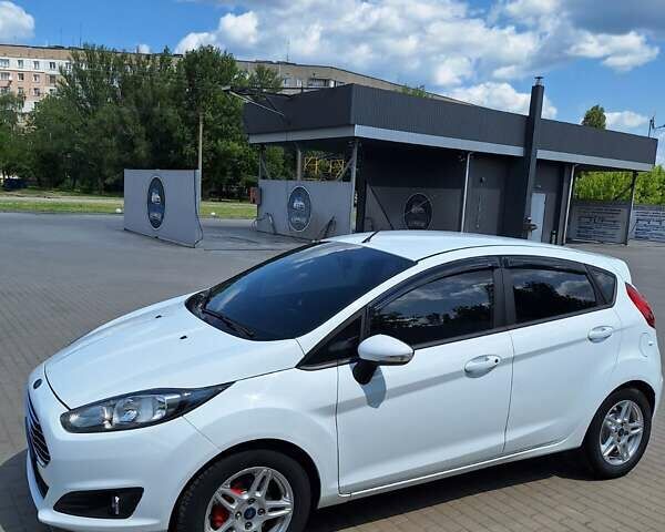 Белый Форд Фиеста, объемом двигателя 1.6 л и пробегом 85 тыс. км за 8100 $, фото 5 на Automoto.ua