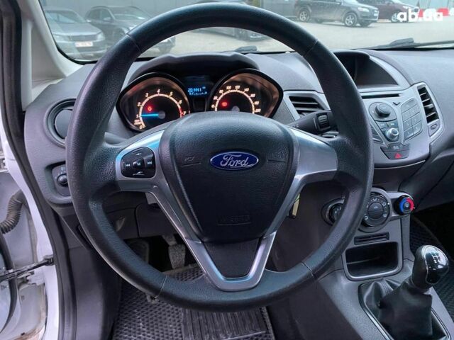 Белый Форд Фиеста, объемом двигателя 1 л и пробегом 200 тыс. км за 4500 $, фото 14 на Automoto.ua