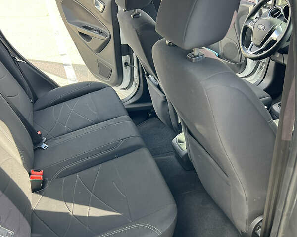 Білий Форд Фієста, об'ємом двигуна 1 л та пробігом 104 тис. км за 5400 $, фото 11 на Automoto.ua