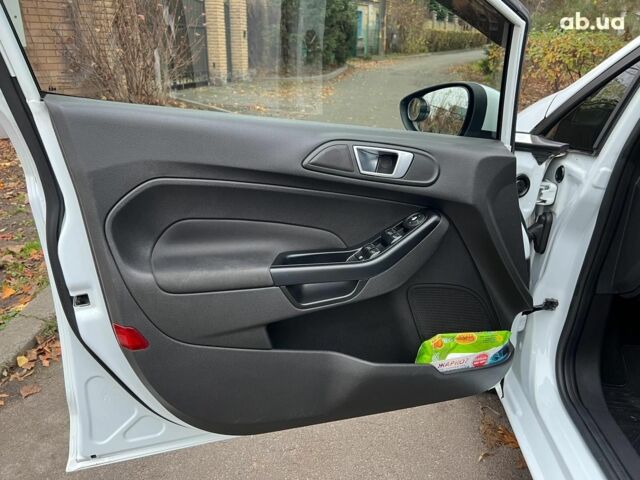 Белый Форд Фиеста, объемом двигателя 1 л и пробегом 151 тыс. км за 6940 $, фото 8 на Automoto.ua