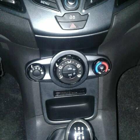 Білий Форд Фієста, об'ємом двигуна 1 л та пробігом 189 тис. км за 5250 $, фото 17 на Automoto.ua