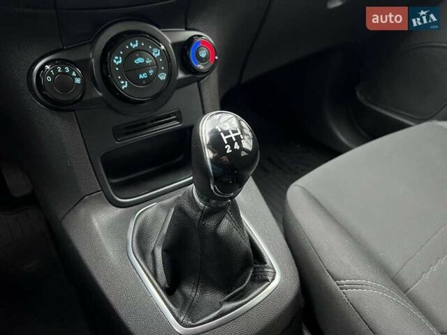 Белый Форд Фиеста, объемом двигателя 1 л и пробегом 151 тыс. км за 6940 $, фото 12 на Automoto.ua