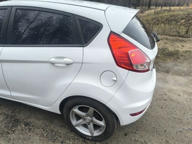 Білий Форд Фієста, об'ємом двигуна 1.5 л та пробігом 190 тис. км за 7625 $, фото 4 на Automoto.ua