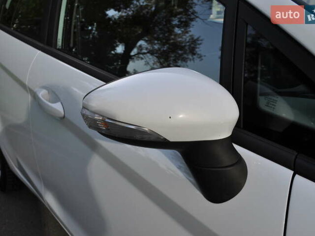 Белый Форд Фиеста, объемом двигателя 1.6 л и пробегом 124 тыс. км за 8500 $, фото 13 на Automoto.ua