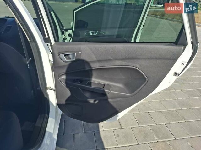 Белый Форд Фиеста, объемом двигателя 1.5 л и пробегом 218 тыс. км за 6999 $, фото 21 на Automoto.ua