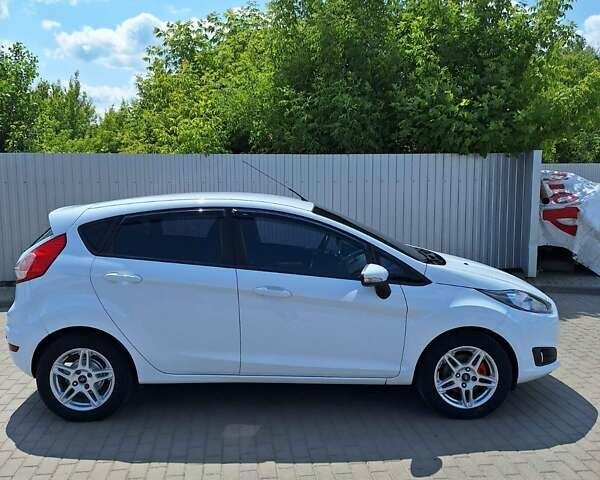 Белый Форд Фиеста, объемом двигателя 1.6 л и пробегом 85 тыс. км за 8100 $, фото 1 на Automoto.ua