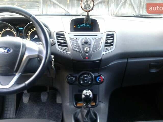 Білий Форд Фієста, об'ємом двигуна 1 л та пробігом 189 тис. км за 5250 $, фото 8 на Automoto.ua