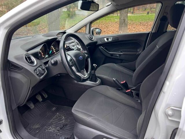 Белый Форд Фиеста, объемом двигателя 1 л и пробегом 151 тыс. км за 6940 $, фото 9 на Automoto.ua