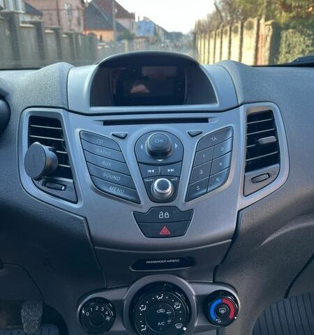 Белый Форд Фиеста, объемом двигателя 1.24 л и пробегом 170 тыс. км за 6000 $, фото 23 на Automoto.ua