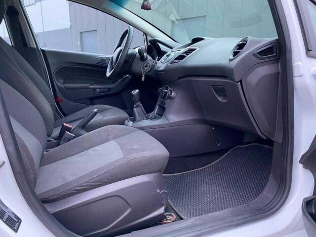 Белый Форд Фиеста, объемом двигателя 1 л и пробегом 200 тыс. км за 4500 $, фото 21 на Automoto.ua