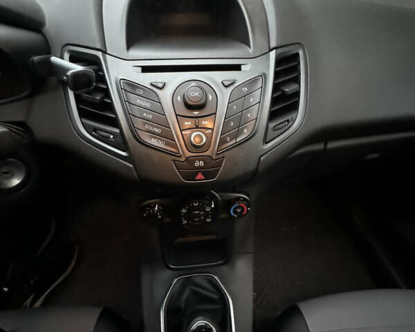 Білий Форд Фієста, об'ємом двигуна 1.5 л та пробігом 135 тис. км за 9000 $, фото 9 на Automoto.ua