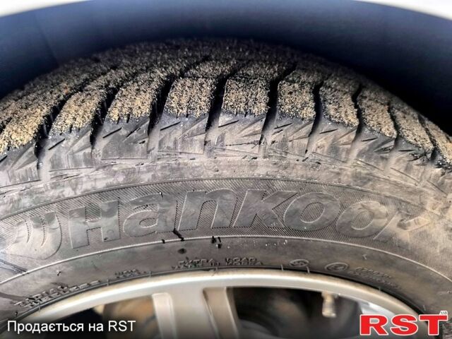 Білий Форд Фієста, об'ємом двигуна 1.5 л та пробігом 190 тис. км за 7500 $, фото 10 на Automoto.ua