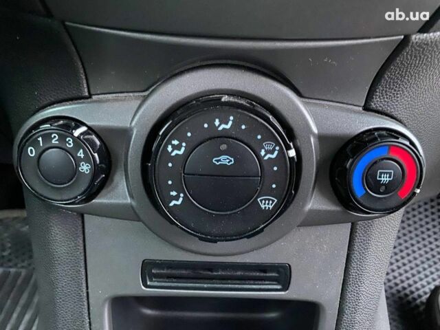 Белый Форд Фиеста, объемом двигателя 1 л и пробегом 200 тыс. км за 4500 $, фото 24 на Automoto.ua