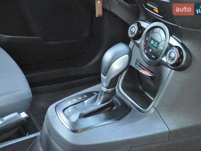 Белый Форд Фиеста, объемом двигателя 1.6 л и пробегом 124 тыс. км за 8500 $, фото 33 на Automoto.ua