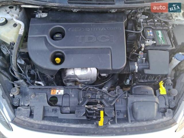 Білий Форд Фієста, об'ємом двигуна 1.5 л та пробігом 249 тис. км за 6500 $, фото 32 на Automoto.ua