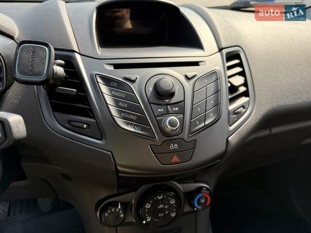 Білий Форд Фієста, об'ємом двигуна 1.5 л та пробігом 110 тис. км за 8500 $, фото 86 на Automoto.ua