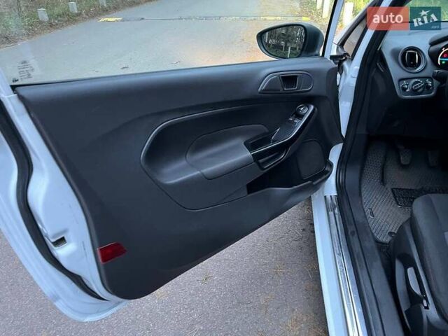 Білий Форд Фієста, об'ємом двигуна 1.5 л та пробігом 249 тис. км за 6500 $, фото 20 на Automoto.ua