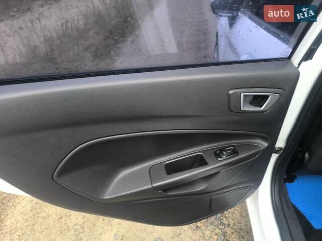 Білий Форд Фієста, об'ємом двигуна 1.5 л та пробігом 190 тис. км за 7500 $, фото 19 на Automoto.ua