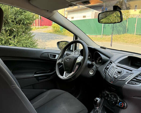 Белый Форд Фиеста, объемом двигателя 1.5 л и пробегом 289 тыс. км за 5690 $, фото 9 на Automoto.ua