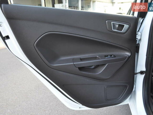 Белый Форд Фиеста, объемом двигателя 1.6 л и пробегом 124 тыс. км за 8500 $, фото 22 на Automoto.ua