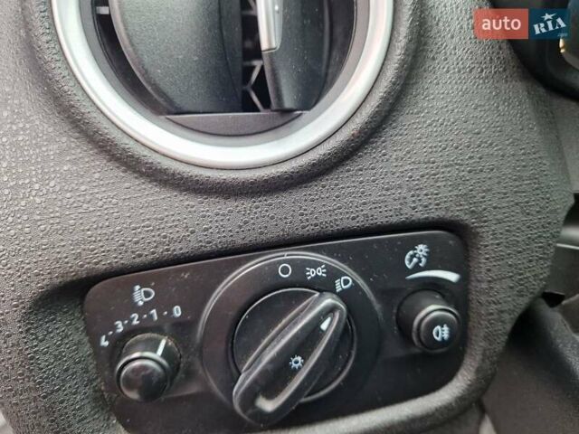 Белый Форд Фиеста, объемом двигателя 1.5 л и пробегом 140 тыс. км за 7000 $, фото 10 на Automoto.ua