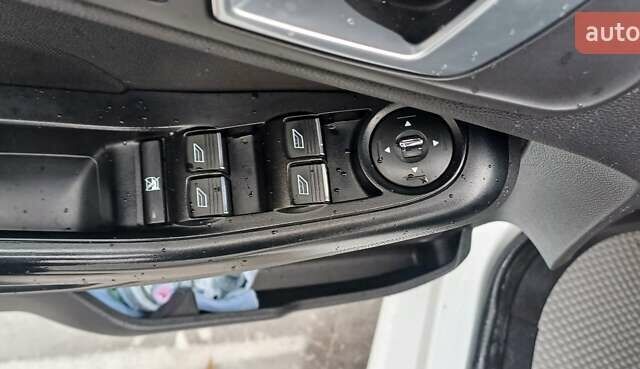 Белый Форд Фиеста, объемом двигателя 1.3 л и пробегом 93 тыс. км за 6500 $, фото 3 на Automoto.ua