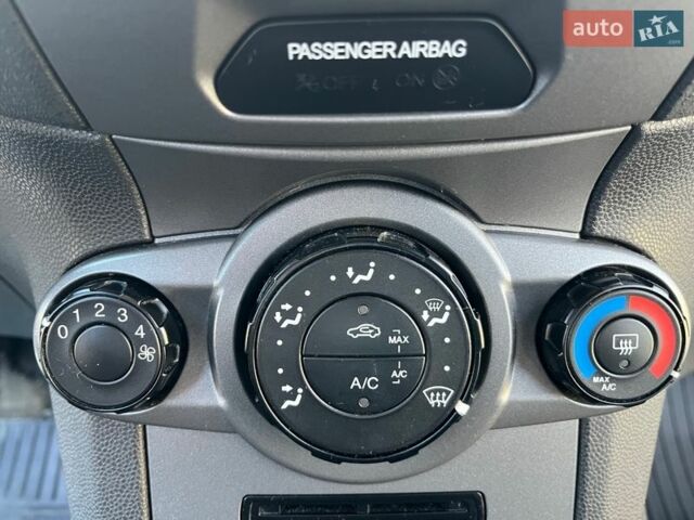 Белый Форд Фиеста, объемом двигателя 1.24 л и пробегом 170 тыс. км за 6000 $, фото 21 на Automoto.ua