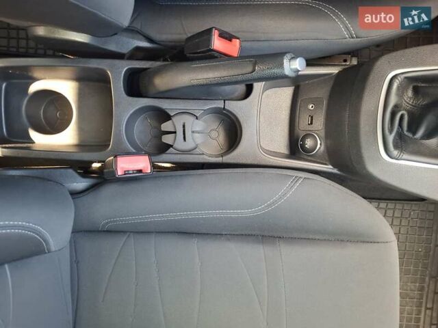 Белый Форд Фиеста, объемом двигателя 1.5 л и пробегом 218 тыс. км за 6999 $, фото 26 на Automoto.ua