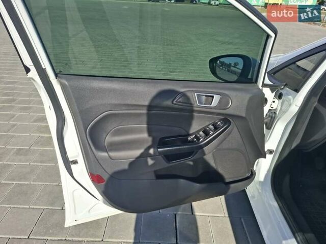 Белый Форд Фиеста, объемом двигателя 1.5 л и пробегом 218 тыс. км за 6999 $, фото 10 на Automoto.ua