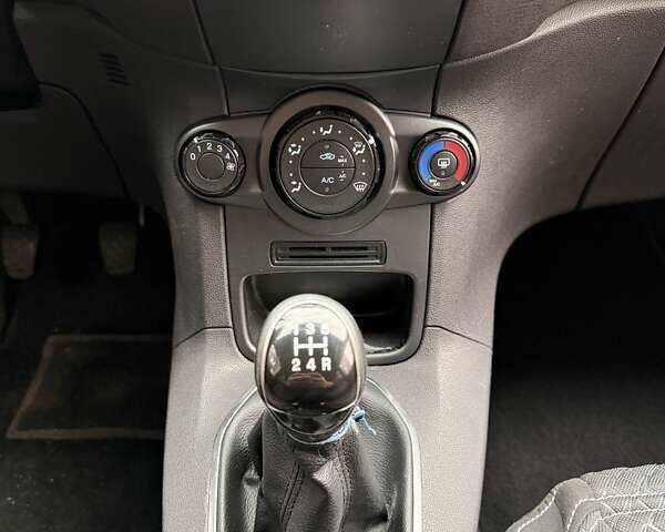 Форд Фиеста 2013 в Днепре (Днепропетровске) на Automoto.ua Белый Форд Фиеста, объемом двигателя 1.24 л и пробегом 132 тыс. км за 5700 $, фото 20 на Automoto.ua