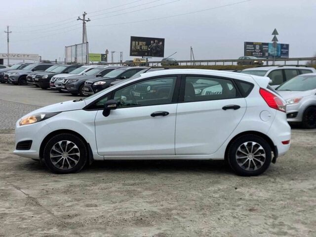 Белый Форд Фиеста, объемом двигателя 1 л и пробегом 200 тыс. км за 4500 $, фото 1 на Automoto.ua