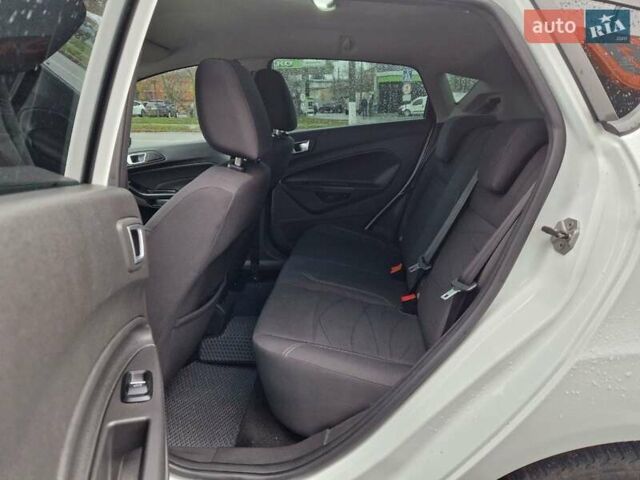 Белый Форд Фиеста, объемом двигателя 1.5 л и пробегом 140 тыс. км за 7000 $, фото 7 на Automoto.ua