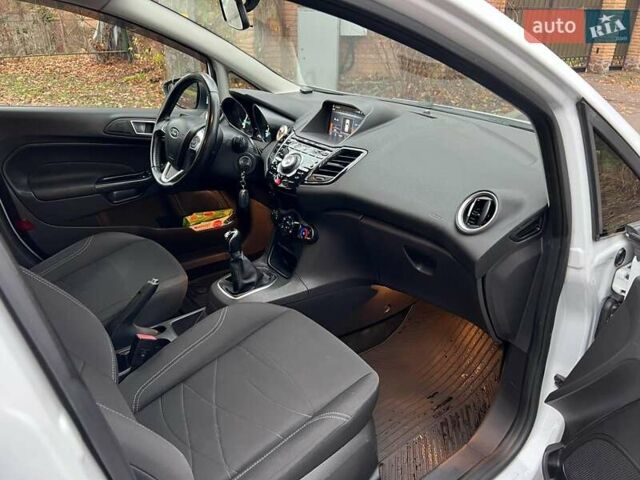 Белый Форд Фиеста, объемом двигателя 1 л и пробегом 151 тыс. км за 6940 $, фото 19 на Automoto.ua